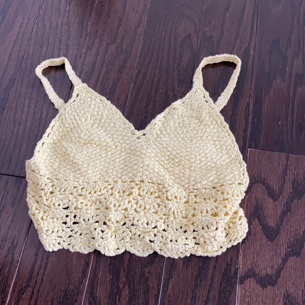 Hollister XS yellow crochet crop top